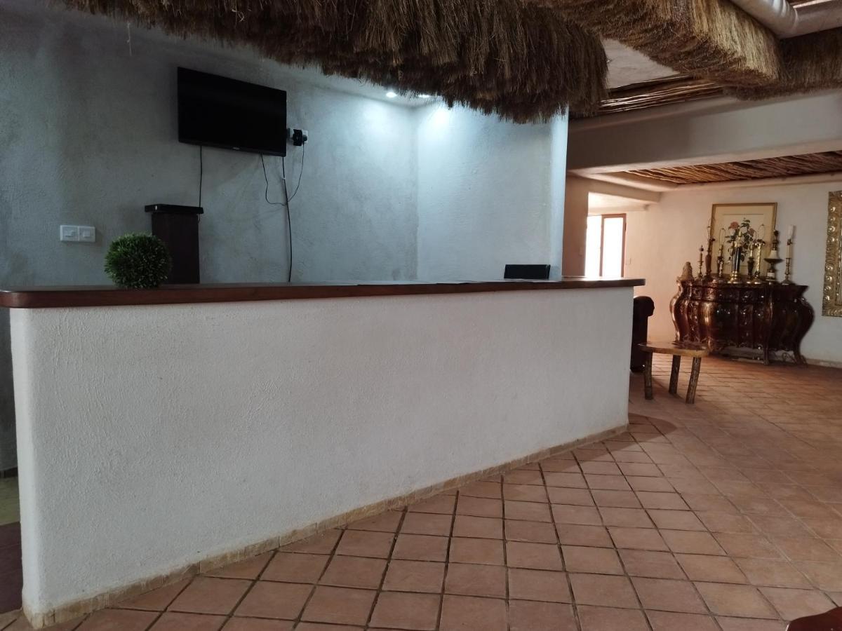Mia Safari Lodge And Restaurant Энтеббе Экстерьер фото