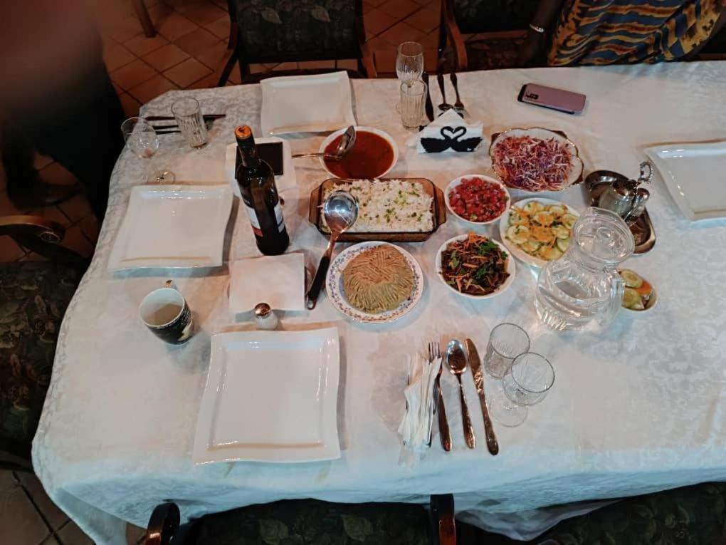 Mia Safari Lodge And Restaurant Энтеббе Экстерьер фото