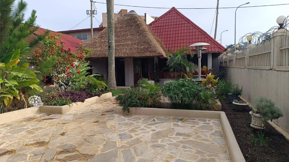 Mia Safari Lodge And Restaurant Энтеббе Экстерьер фото