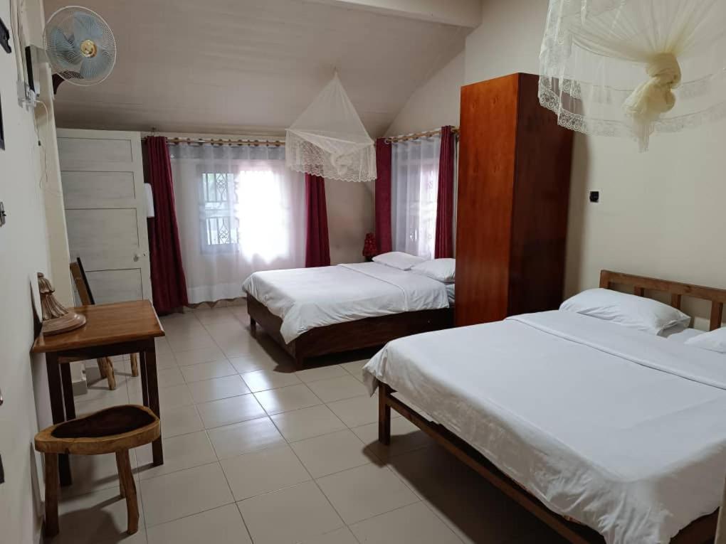 Mia Safari Lodge And Restaurant Энтеббе Экстерьер фото