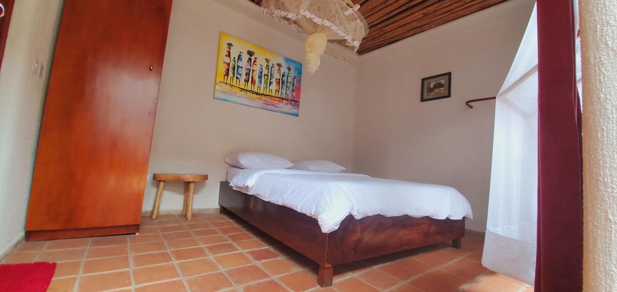 Mia Safari Lodge And Restaurant Энтеббе Экстерьер фото