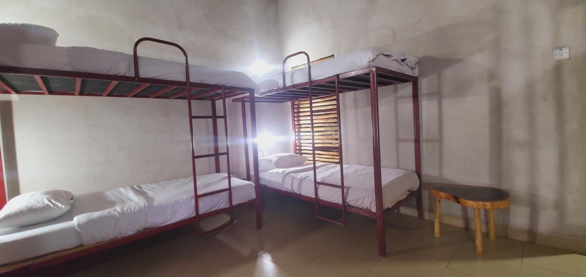 Mia Safari Lodge And Restaurant Энтеббе Экстерьер фото