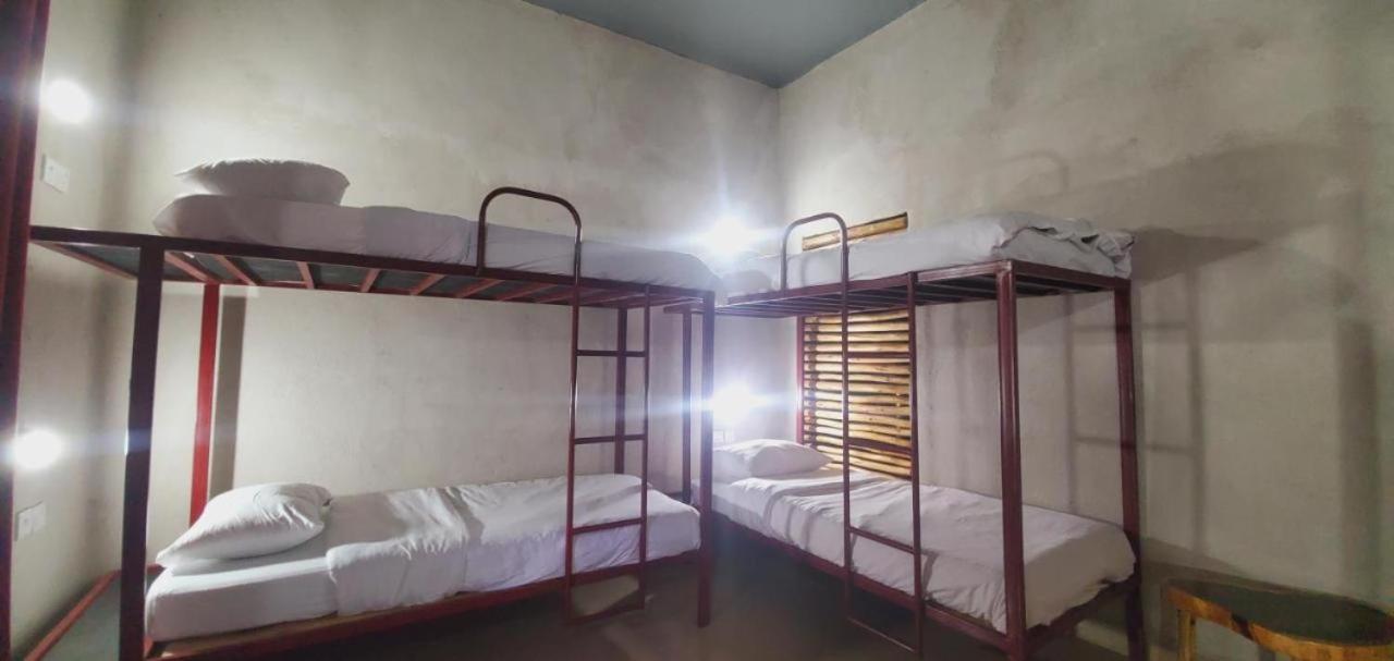 Mia Safari Lodge And Restaurant Энтеббе Экстерьер фото